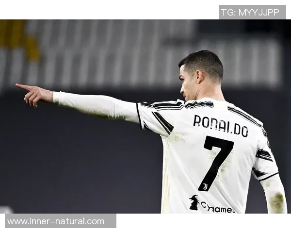 西甲赛场曼联大胜切尔西引发转会风波全场沸腾瞬间回顾