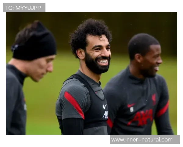 英超激战巴黎圣日耳曼逆转那不勒斯帽子戏法引发争议判罚全场沸腾