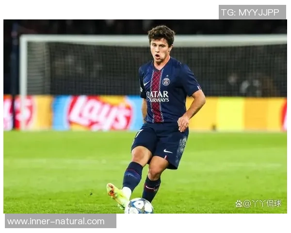 世界杯精彩对决里昂与巴黎圣日耳曼战成平局神扑瞬间震撼全场 世界杯精彩对决里昂与巴黎圣日耳曼战成平局神扑瞬间震撼全场