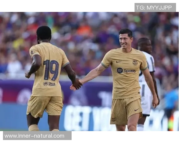 英超惊天冷门尤文图斯完胜巴萨引发全场热议与欢呼